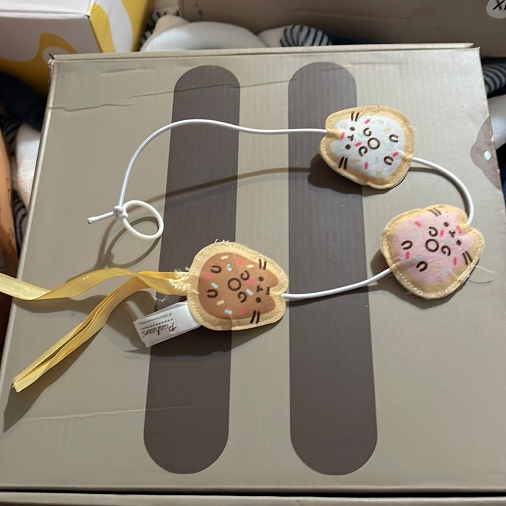 Plush cat toy donut teaser brand new